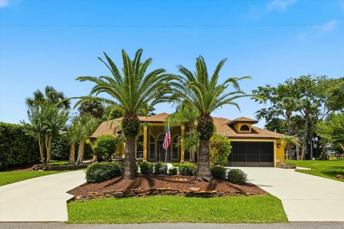 Property Photo: 25 Cottonwood Court FL 32137