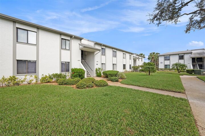 Property Photo: 124 W Cypress Court FL 34677