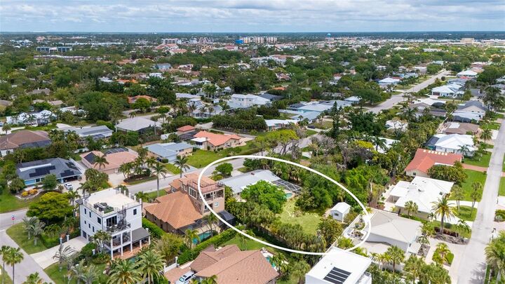 Property Photo: 621 Alhambra Road FL 34285