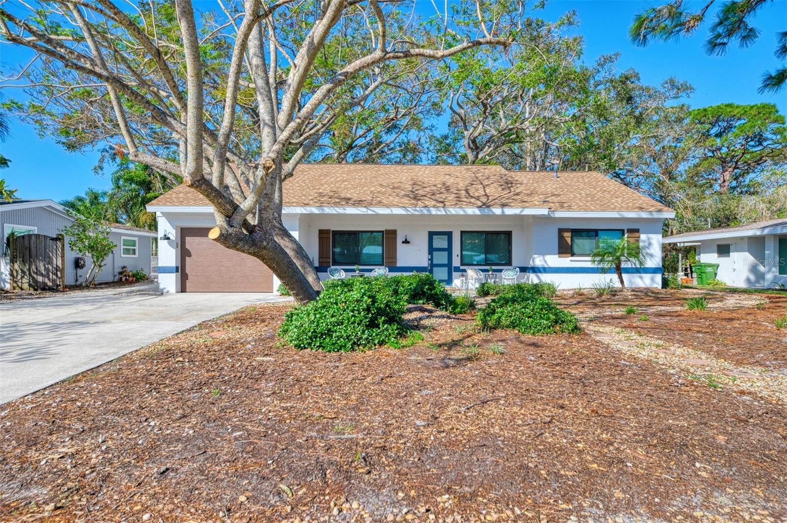 Property Photo: 2120 Craft Lane FL 34239