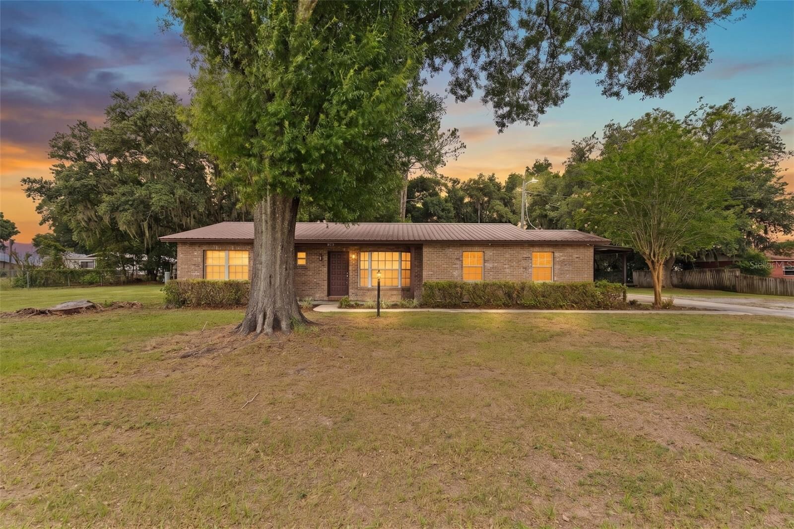 Property Photo:  2803 E Trapnell Road  FL 33566 
