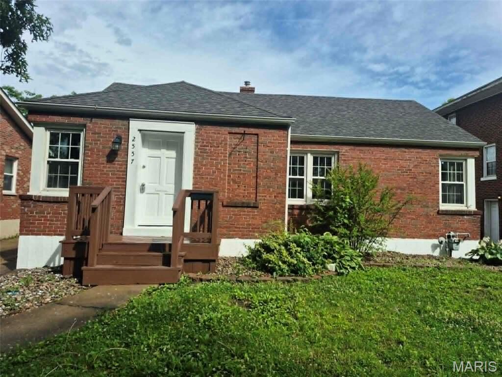 Property Photo:  2557 Edison Avenue  IL 62040 