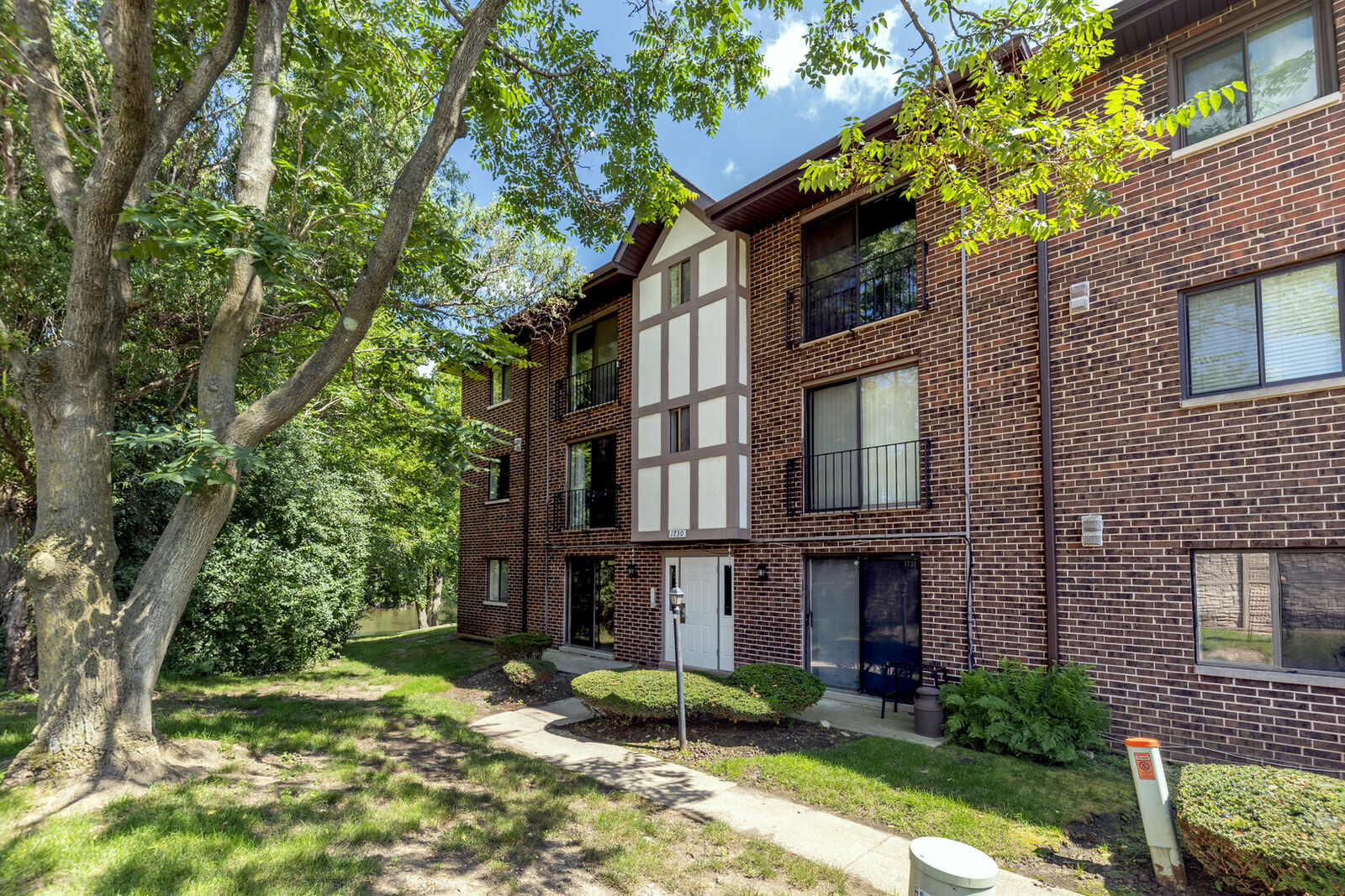 Property Photo:  1736 S Washington Street G33  IL 60565 