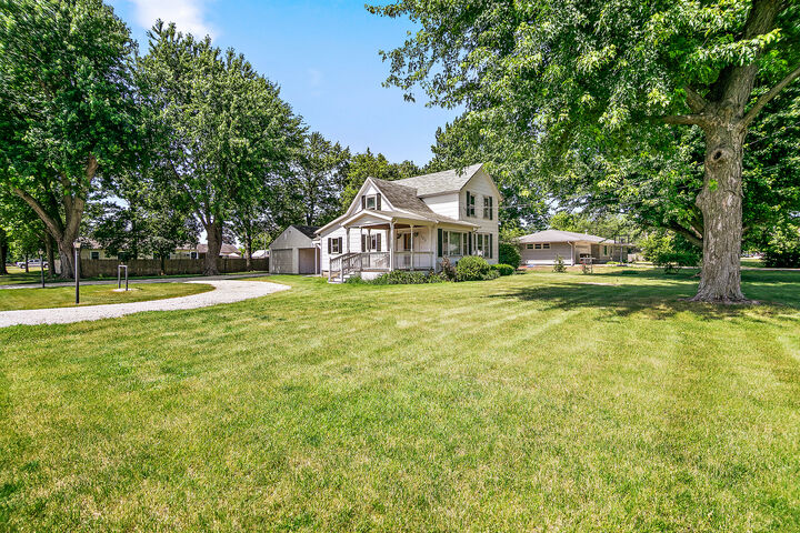 Property Photo:  105 N Sixth Street  IL 60911 