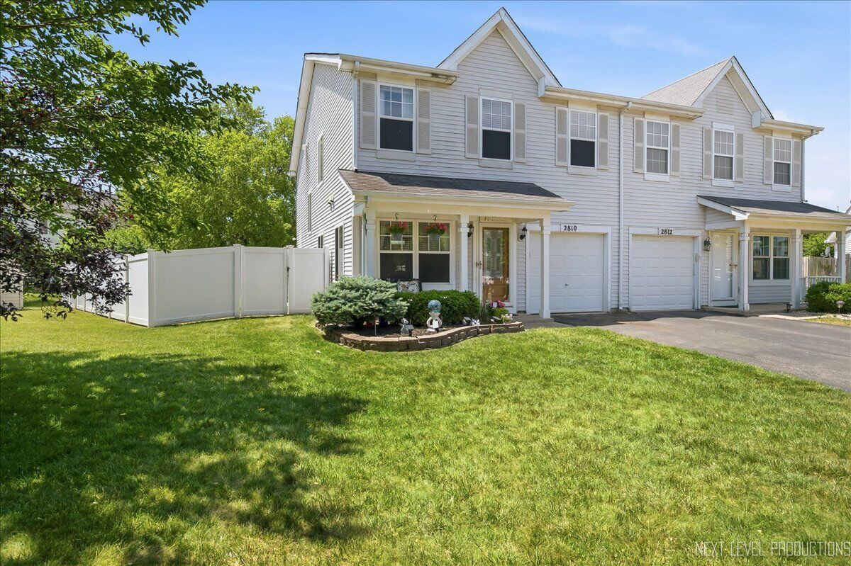 Property Photo:  2810 Ledgestone Court  IL 60564 