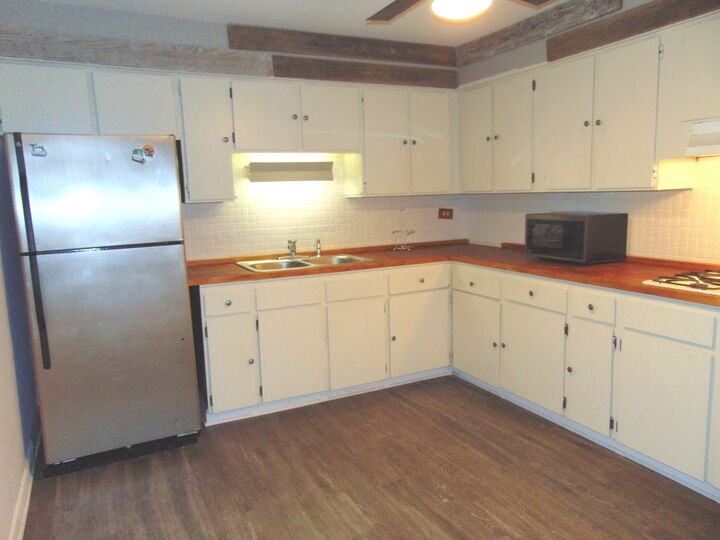 Property Photo: 9588 N Terrace Place 208H IL 60016