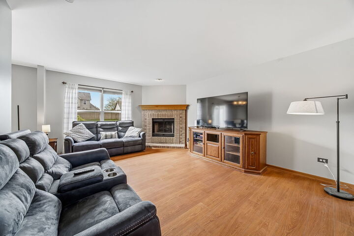 Property Photo: 5613 W Von Avenue C IL 60449