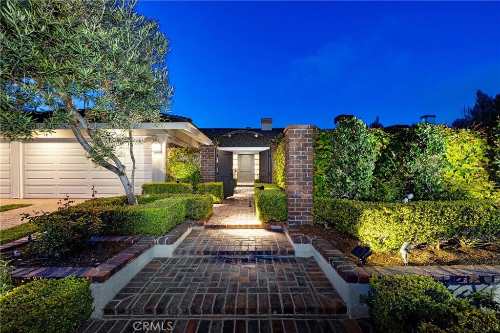 Property Photo:  877 Sandcastle Drive  CA 92625 