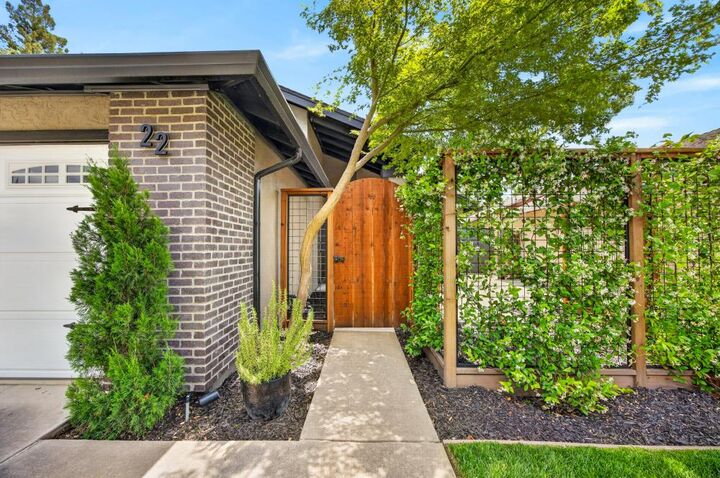 Property Photo:  22 Seaside Court  CA 95831 