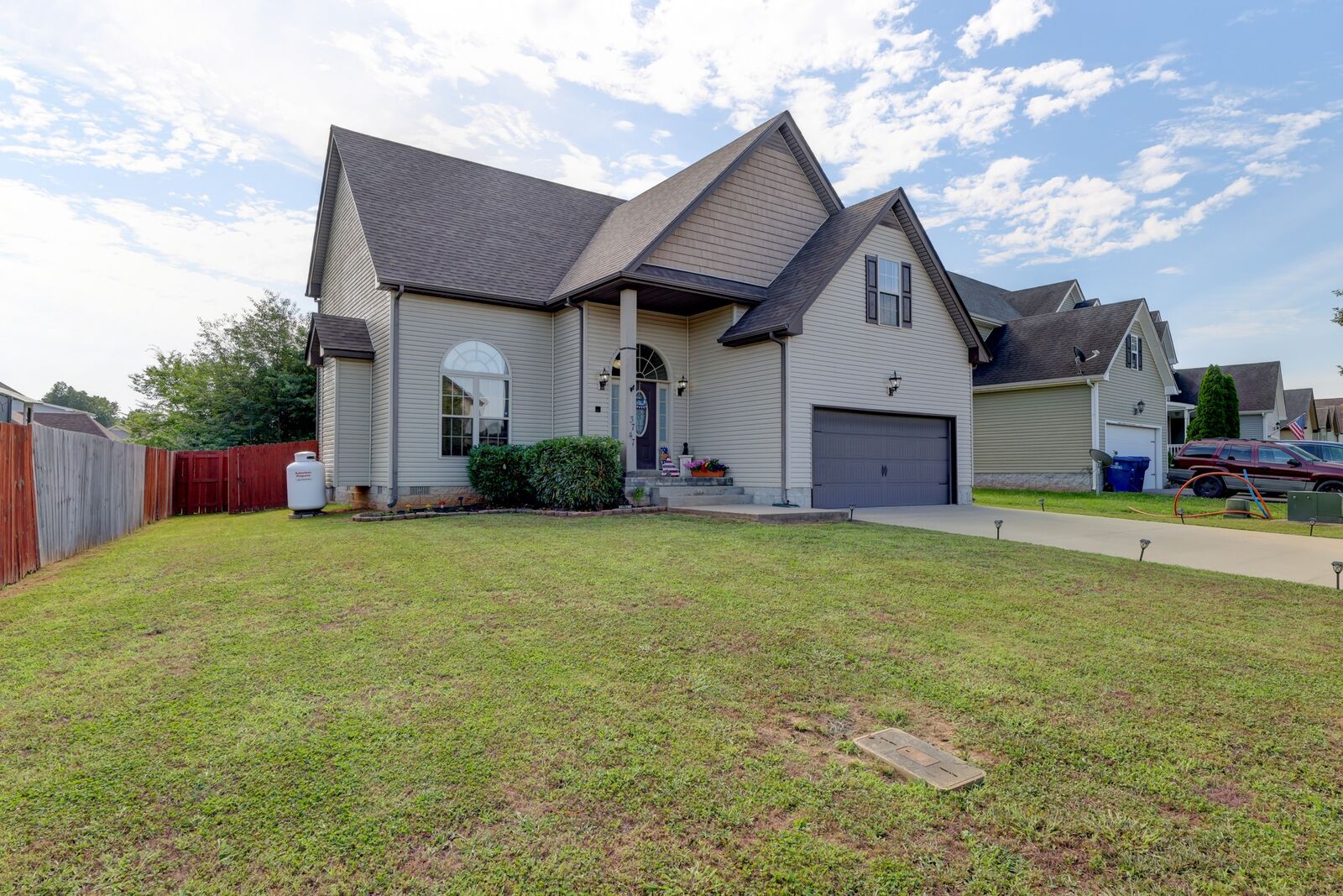 Property Photo: 3747 Fox Hole Dr TN 37040