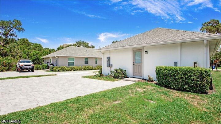 Property Photo: 27310 Dortch Avenue FL 34135