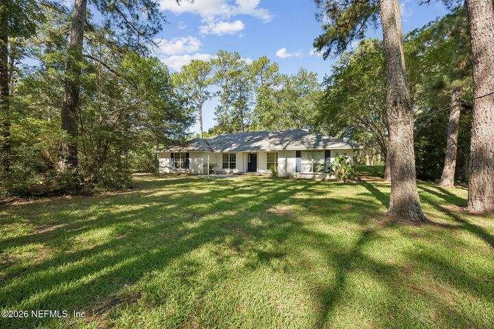 Property Photo: 17240 Holmes Mill Avenue FL 32226