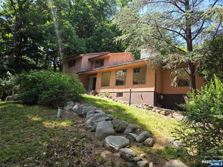 Property Photo: 724 Tall Oaks Court NJ 07417