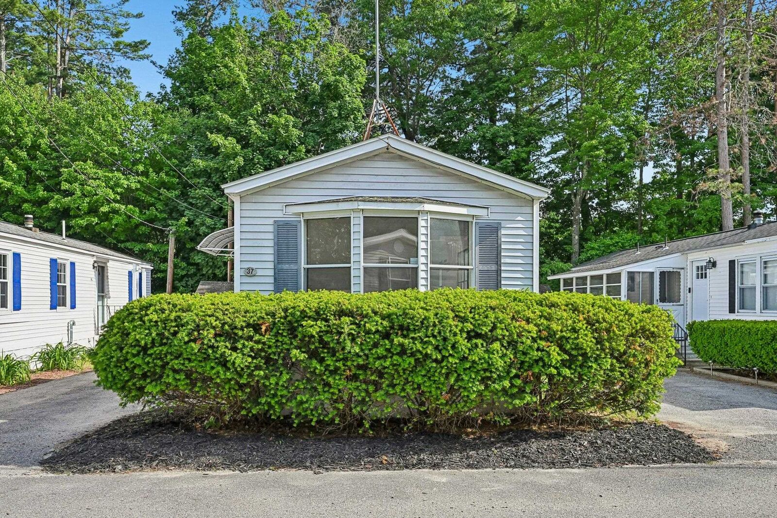 Property Photo: 37 Thistle Way NH 03109