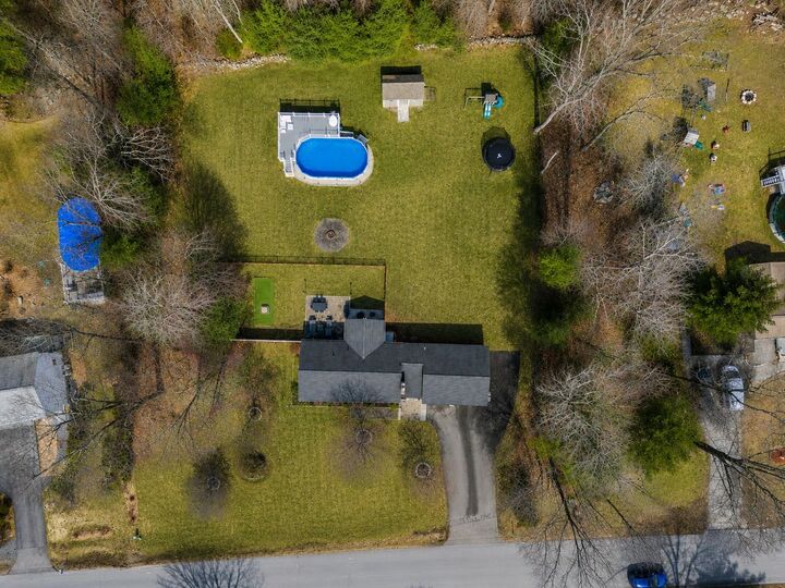 Property Photo:  5 Falcon Drive  NH 03076 