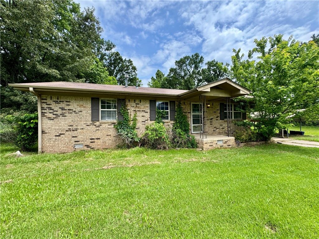 Property Photo: 33 Earl Street AR 72110
