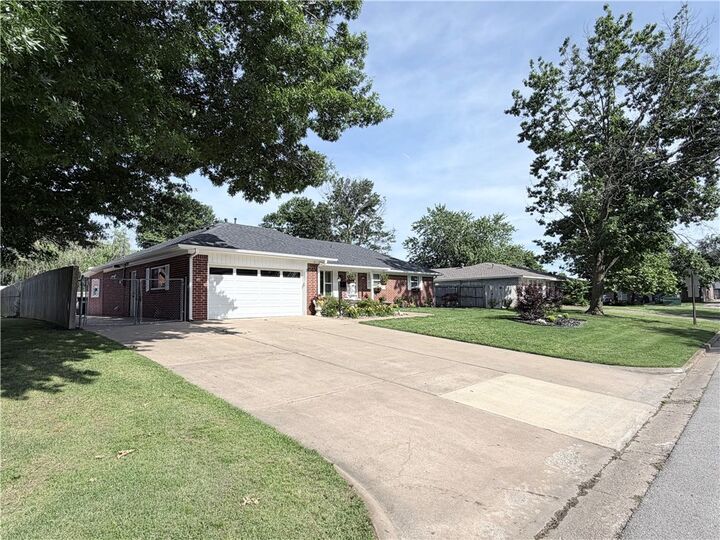Property Photo:  715 Maria Street  AR 72762 