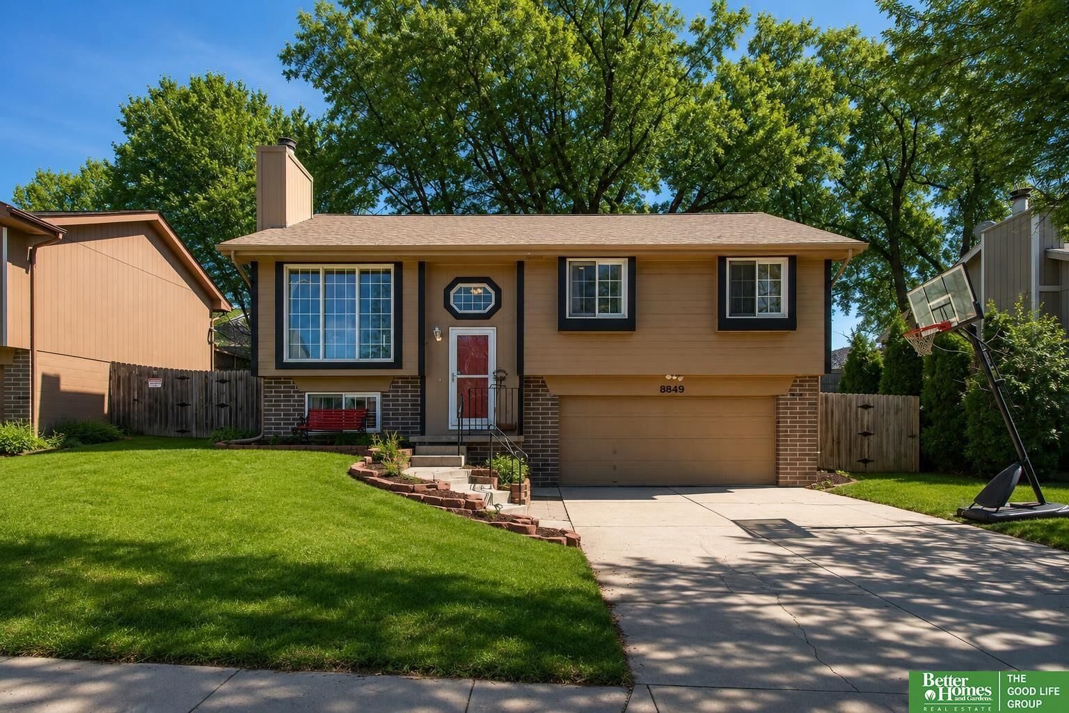 Property Photo:  8849 N 81 Avenue  NE 68122 