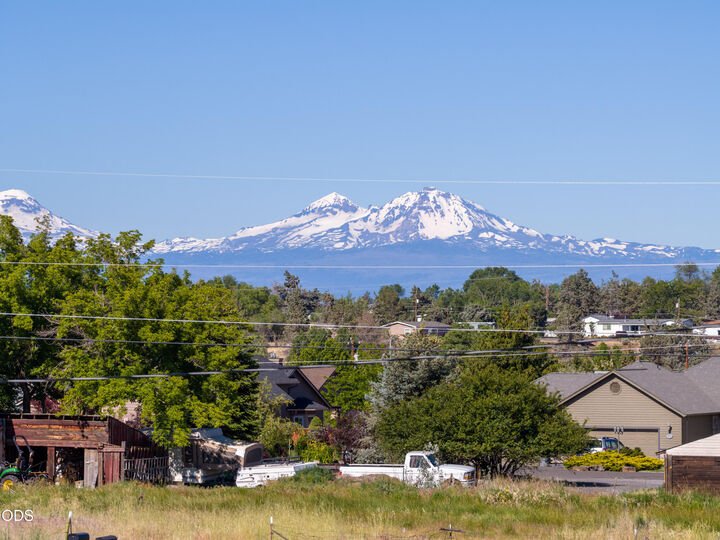 Property Photo: 409 G Avenue OR 97760