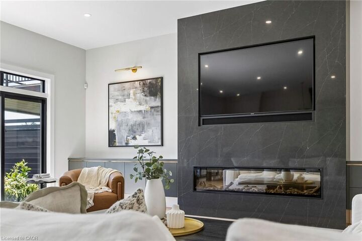 Property Photo: 95 Pondcliffe Drive ON N2R 0M3