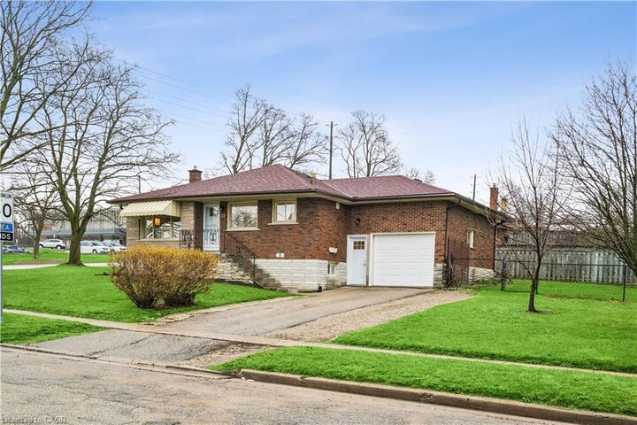 Property Photo:  23 Knightswood Boulevard  ON N1E 3W3 