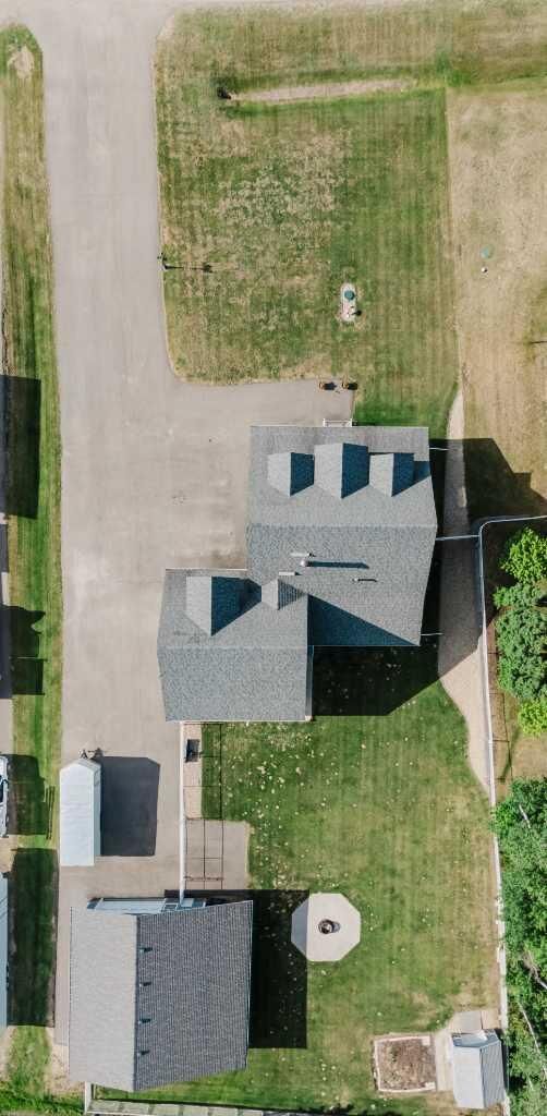 Property Photo: 7925 Carriage Lane Drive AB T8X 0G4