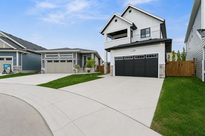 Property Photo:  80 Sunrise Heath  AB T4C 3C5 