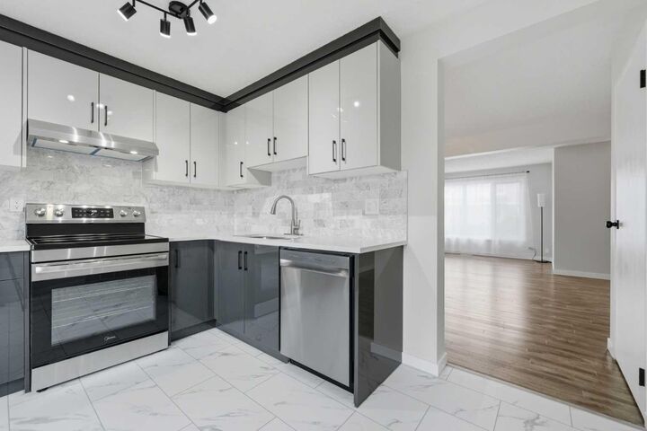 Property Photo:  36 Falconer Terrace NE  AB T3J 1W4 