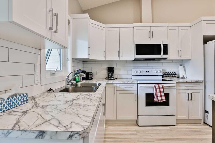 Property Photo:  333 Cowan Avenue 12  AB T0K 1V0 