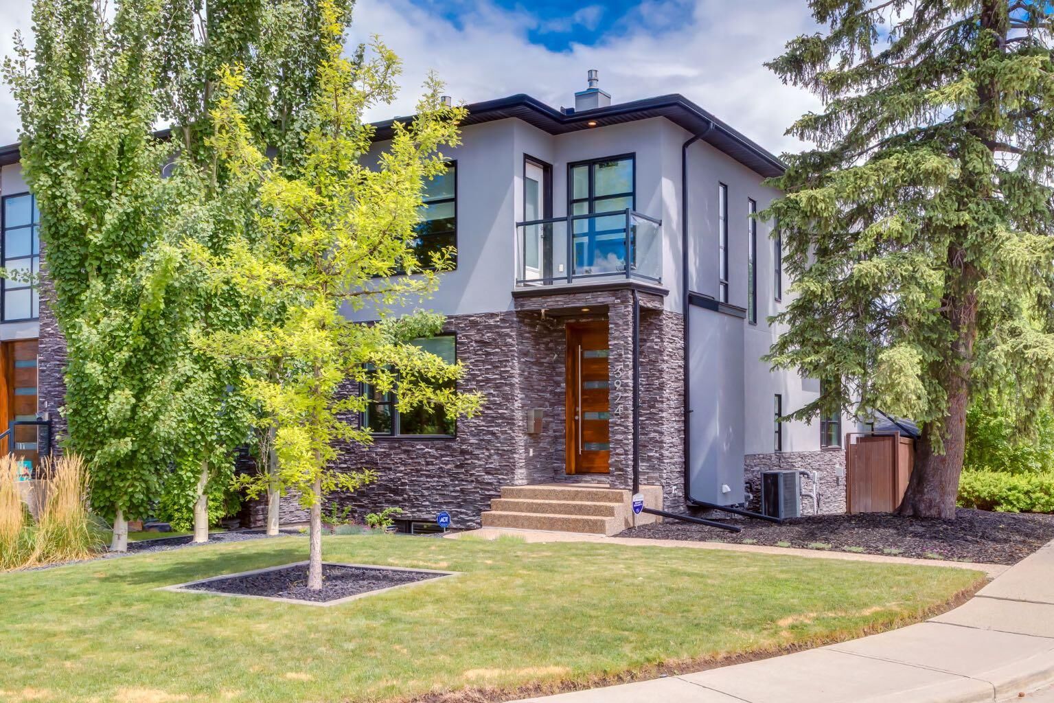 Property Photo:  3924 18 Street SW  AB T2T 4V4 