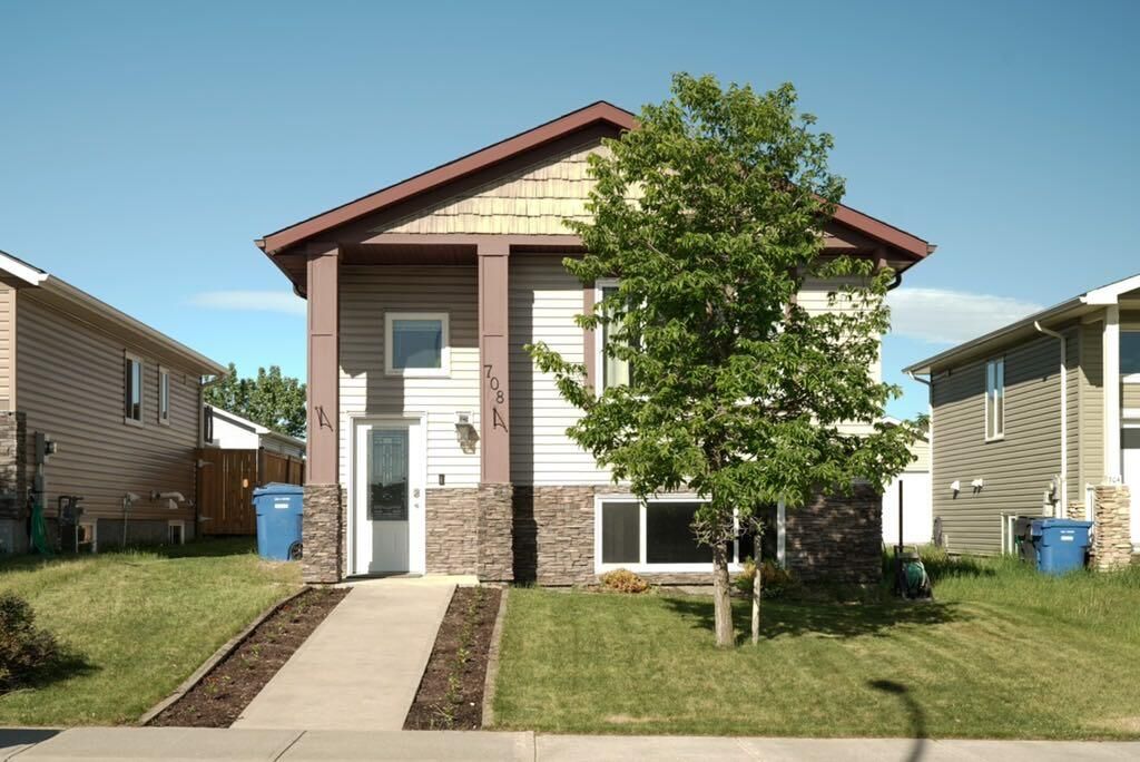 Property Photo:  708 Mt Sundance Lane W  AB T1J 0T3 