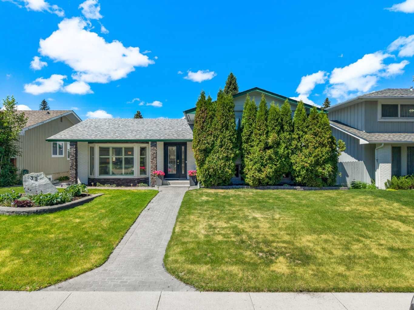 Property Photo:  32 Lake Crimson Close SE  AB T2J 3K7 
