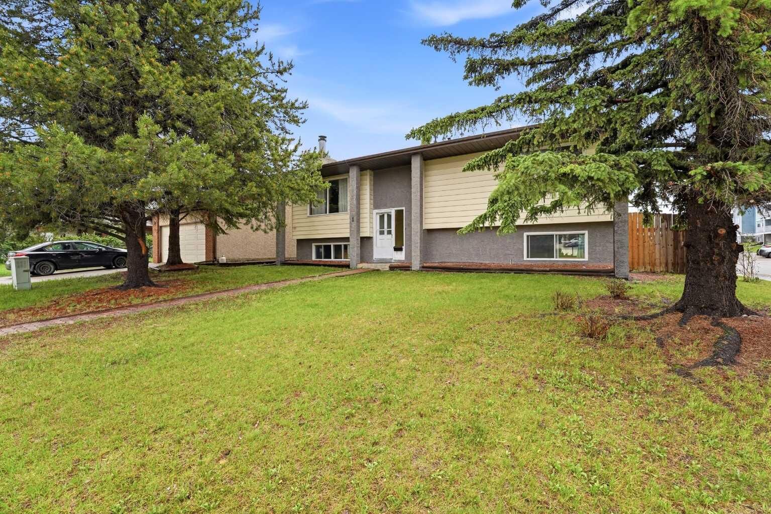 Property Photo:  1 Hallgren Avenue  AB T4N 6P1 