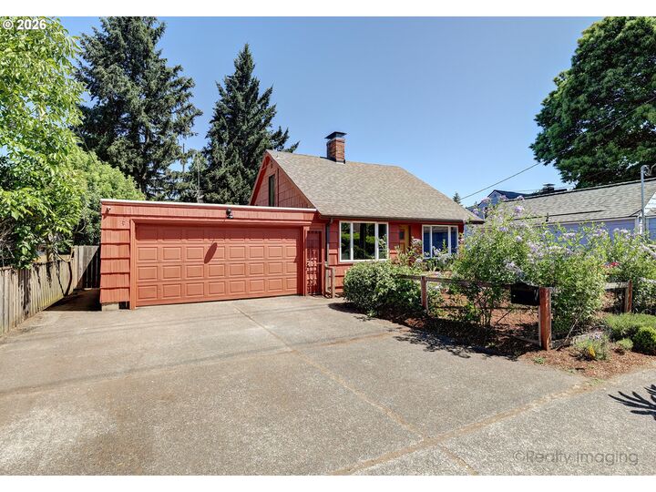 Property Photo:  7811 NE Prescott St  OR 97218 