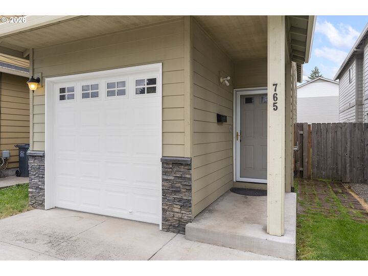 Property Photo: 765 NE 93rd Ave OR 97220