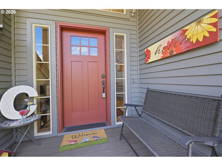 Property Photo: 1894 W 27th Pl OR 97405