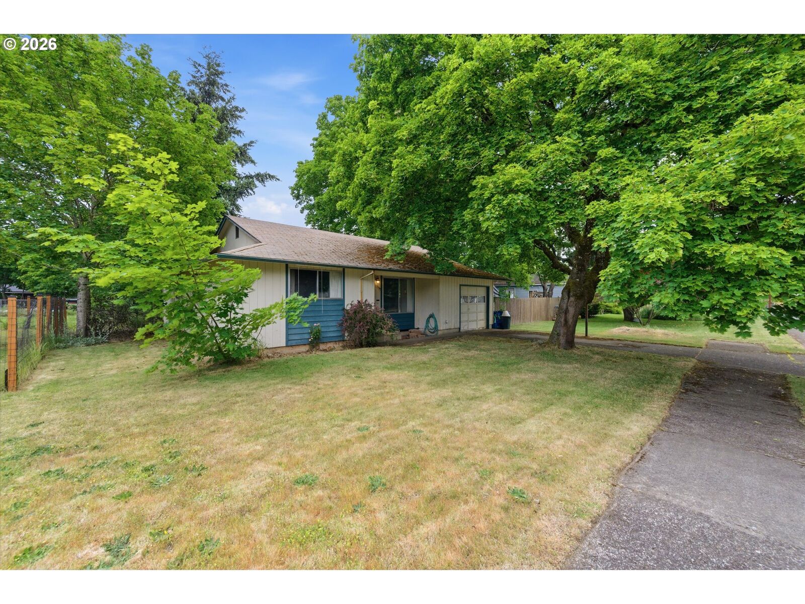 Property Photo:  13137 SE Francis St  OR 97236 