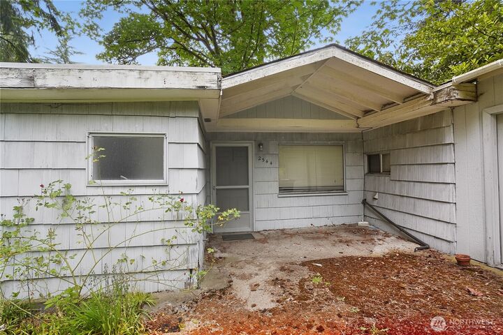 Property Photo: 2544 NE 90th Street WA 98115
