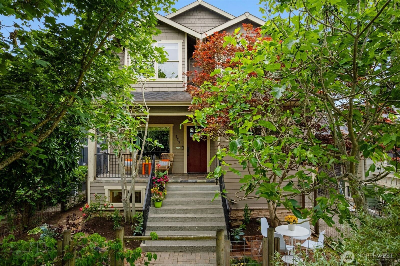 Property Photo:  525  27th Avenue  WA 98122 