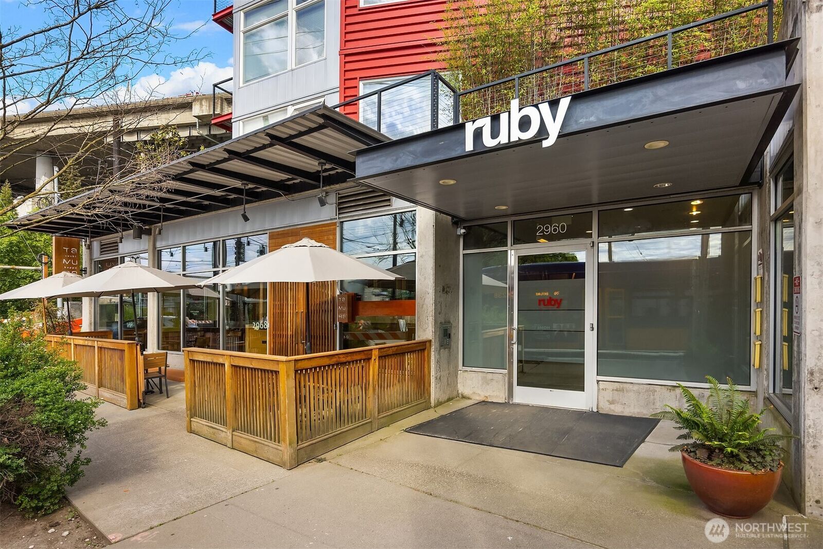 Property Photo:  2960  Eastlake Avenue E 213  WA 98102 