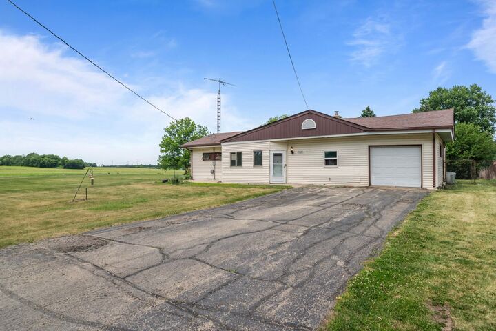 Property Photo: 7125 Toms Road IL 61101