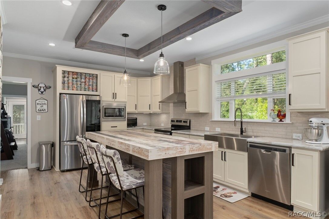 Property Photo: 2220 N Donovan Avenue FL 34428