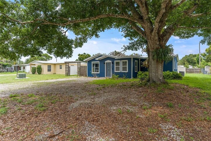 Property Photo: 926 37th Avenue FL 32960