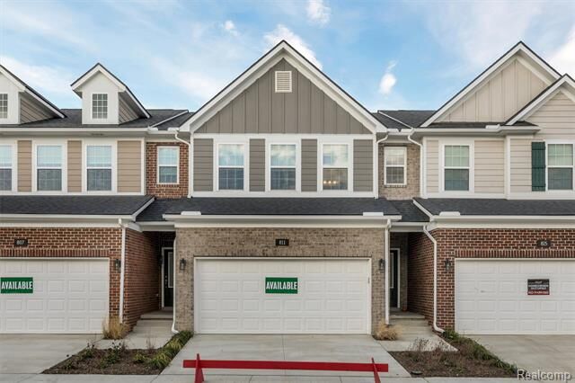 Property Photo: 811 Balmoral Ln MI 48085