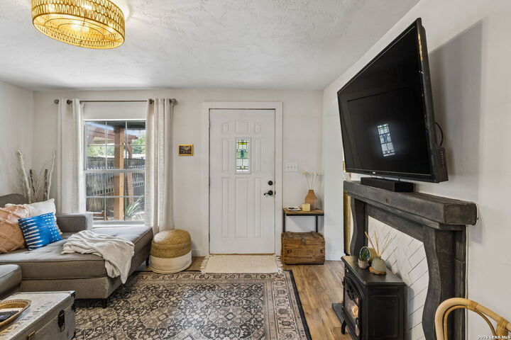 Property Photo:  628 S San Dario Ave  TX 78237 