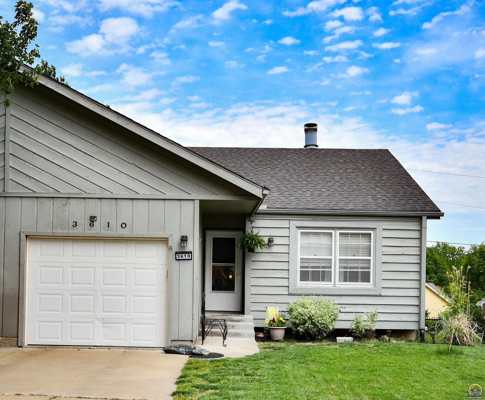 Property Photo: 3610 SW Eveningside Dr KS 66614