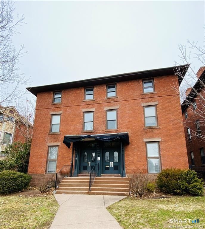 Property Photo:  68-70 Morris Street 201  CT 06114 