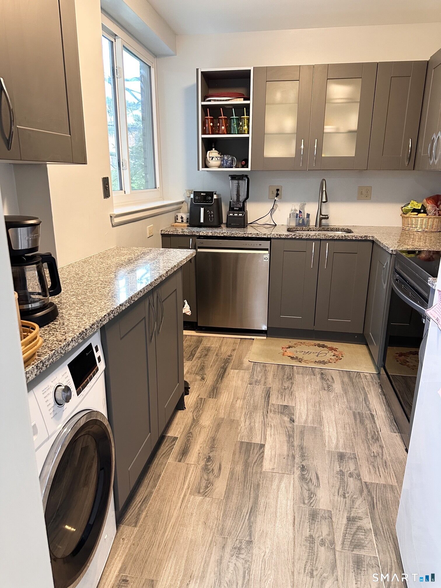 Property Photo:  5 Bishop Road 101  CT 06119 