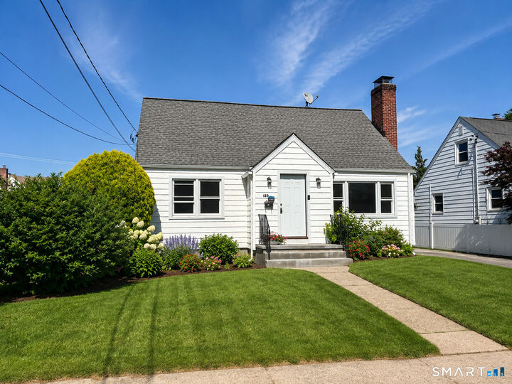 Property Photo:  210 Stratfield Place  CT 06606 