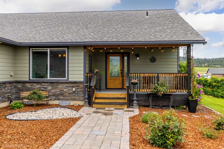 Property Photo: 21407 N Spotted Rd WA 99006